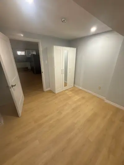 Private Room for Rent in Ajax Bright and spacious private bedroom available in a newly renovated 2-b...