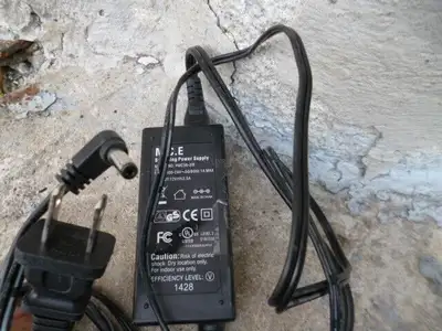 accessoire pour ordi portable par téléphone 514-388-2169 Si l’annonce est affichée, c’est que l’obje...