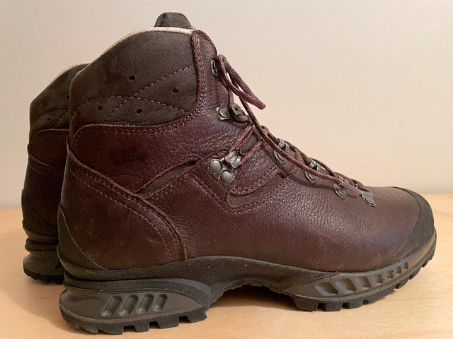 Bottes de randonnée Hanwag 41,5 in Fishing, Camping & Outdoors in City of Montréal