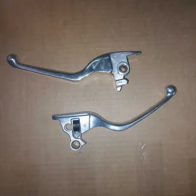 Oem part # 36700209 18'-24' soft tail models Chrome Used but excellent condition No mounting pins or...