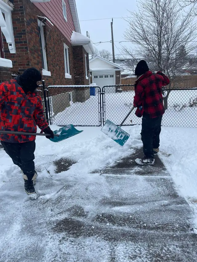 Remove snow in Snowblowers in Windsor Region - Image 4