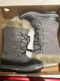 Girls Size 2 Sorel boots 