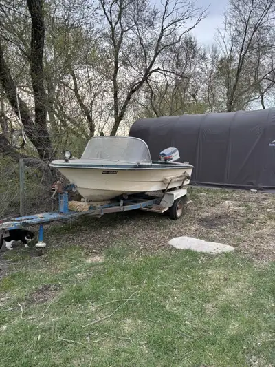 1973 14 ft Crestliner boat, EZ Load Trailer and 40 Horse Evinrude Motor. Comes with New Spare, fuel...
