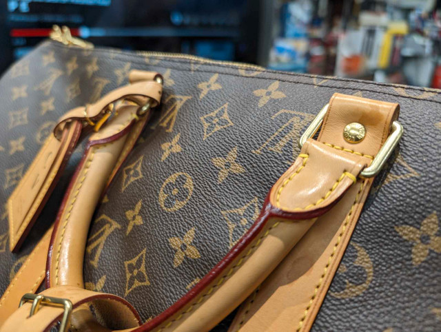 Louis Vuitton keepall Bandouliere 50 bag  in Women's - Bags & Wallets in City of Toronto - Image 2