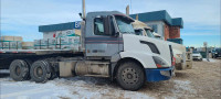 2004 Volvo Day Cab sale for parts