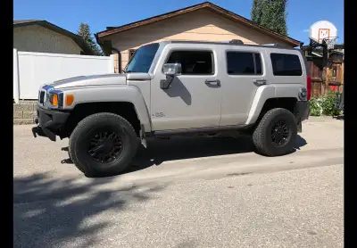 260 000 km 3.5 ltr 5 cylinder 220 HP full time 4 WD Rear factory locking differential 4 speed automa...