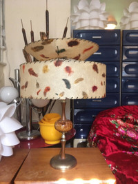 Lampe de table mid century moderne avec magnifique abat jour