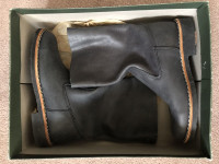 New in Box Roots roll over black boots size 5