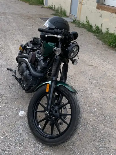 2015 Yamaha Bolt RSPEC custom chopper, asking $8800 firm . 9300km on it. Been babied , well maintain...