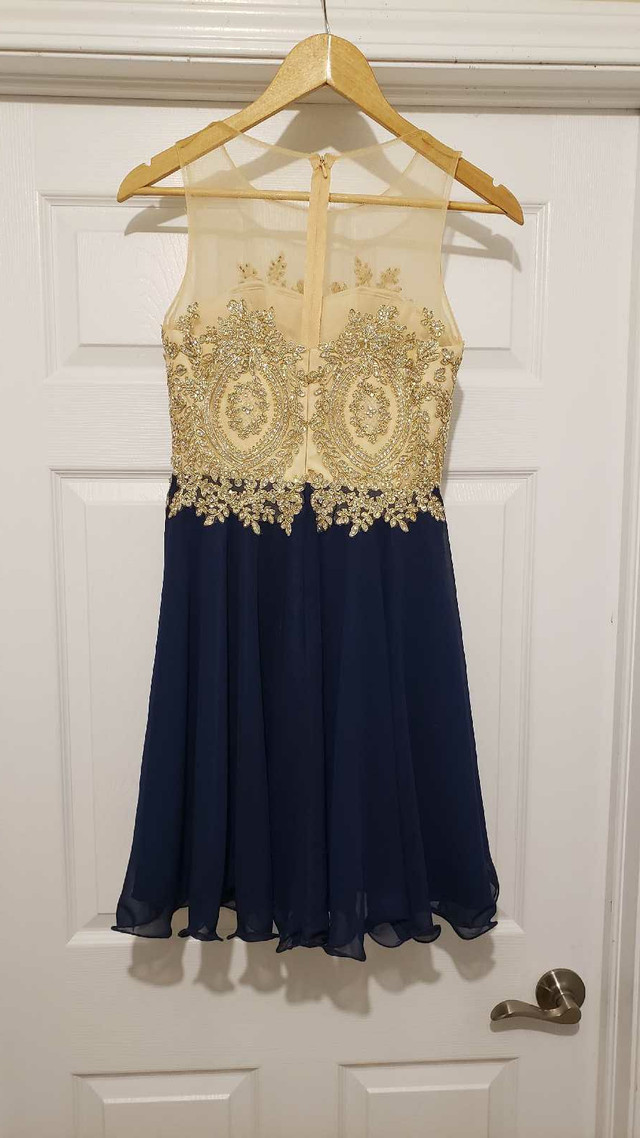 Prom Dress Size 4 Worn 1X in Women's - Dresses & Skirts in Kawartha Lakes - Image 4