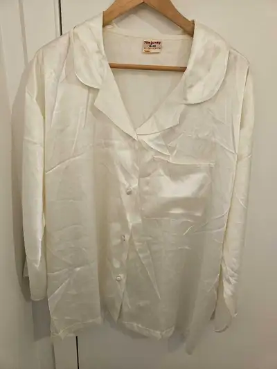 Women's off white satin set of shirt/pajama in size 18-20/XL-XXL, View more