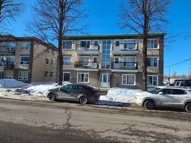 Grand 4½ lumineux avec 2 grands balcons – Chauffage & eau chaude