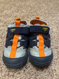 Oshkosh sandals size 11
