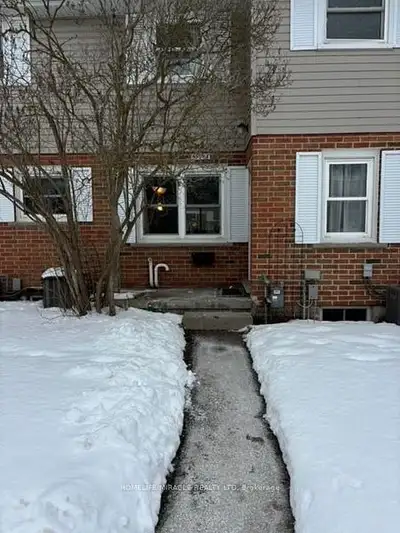 BEAUTIFULLY UPDATED 3-BED TOWNHOME IN PIONEER PARK – MOVE-IN READY! Welcome to 430 Pioneer Drive, Un...