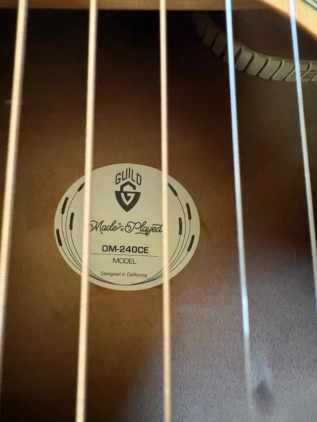 Guild OM240CE acoustic electric guitar  in Guitars in Markham / York Region - Image 4