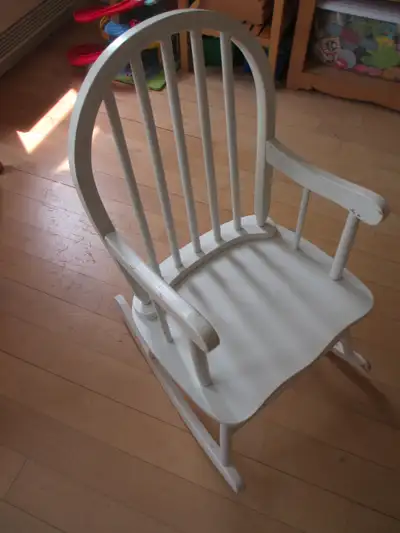 Chaise berçante en bois pour enfants (peinte en blanc), View more