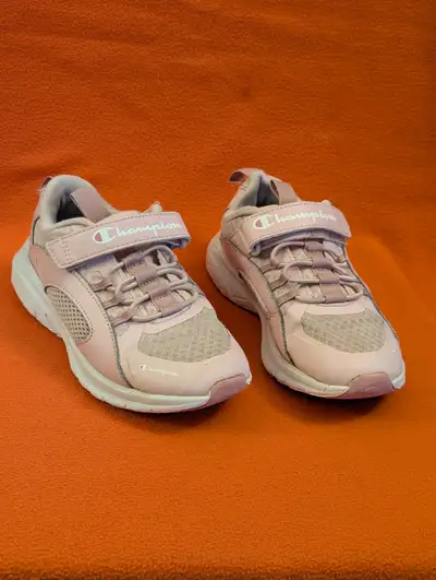 Girls size 1Y light pink velcroid runners, View more