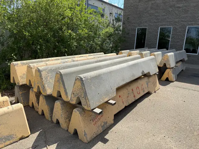 33 Concrete Barriers for Sale.62863273120898122