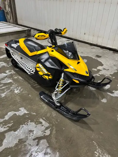 Selling a ski doo mxz, a good clean sled for someone starting out. In excellent shape always kept in...