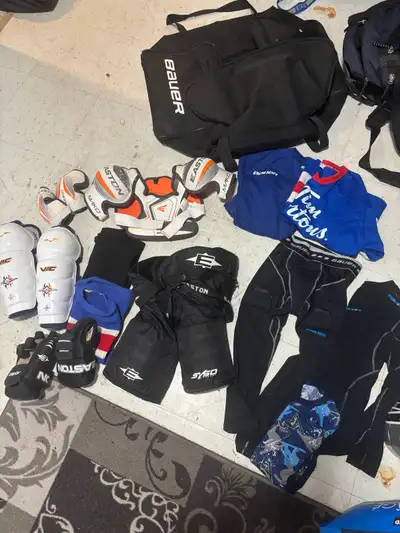 Youth hockey equipement, View more