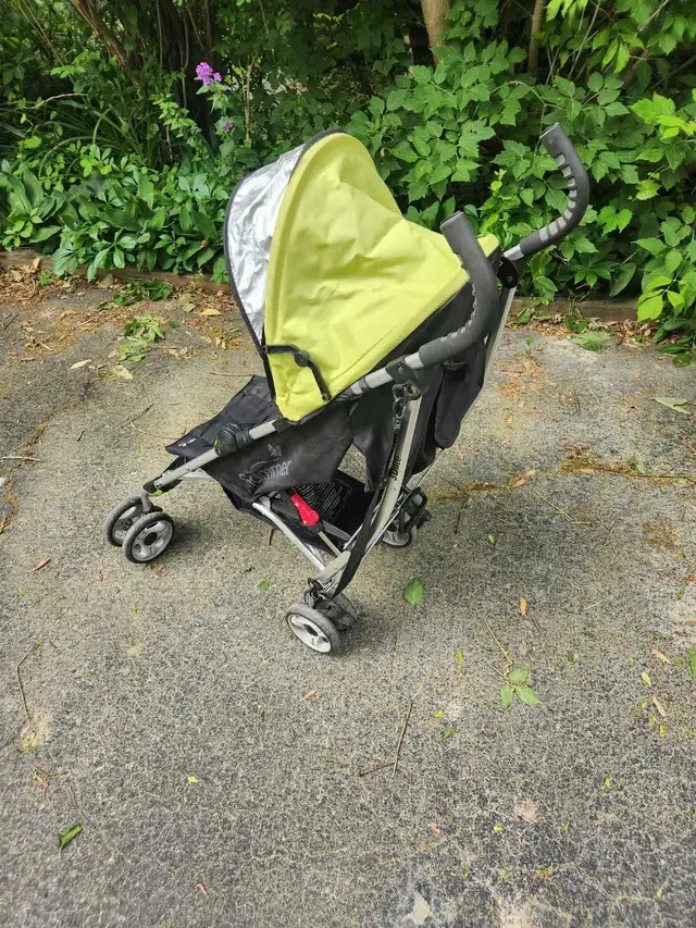 Umbrella Stroller Summer 3Dlite in Strollers, Carriers & Car Seats in Hamilton - Image 4