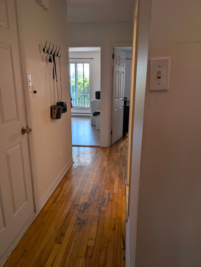 Appartement 3 1/2 saint-hubert 1200$ pour le 1er octobre — photo 2