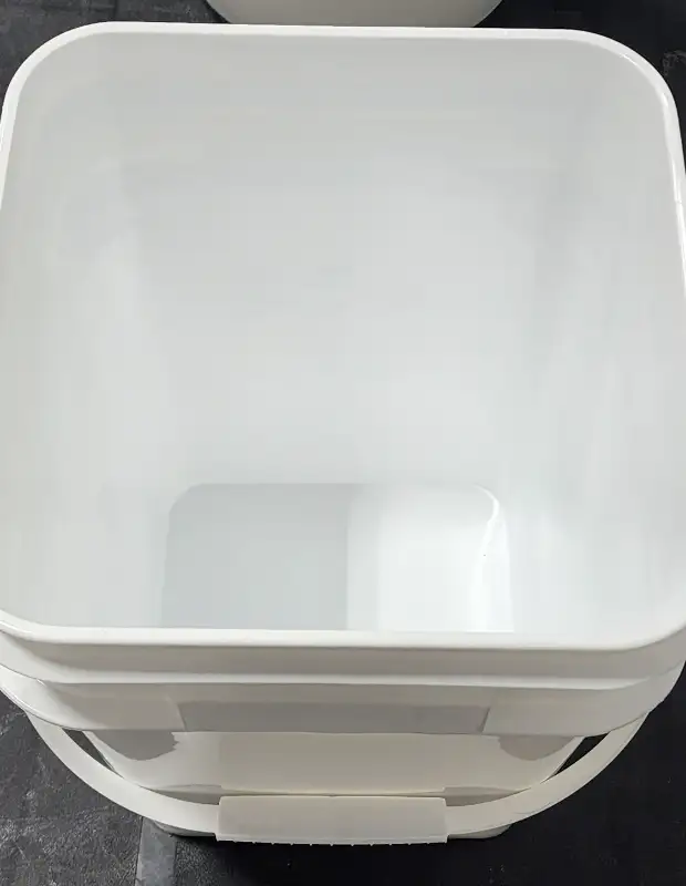 5 Gallon round w/lids and 16L square pails w/lids - Food Grade62864745029634123