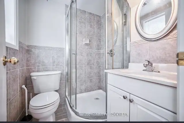 private room rent in Room Rentals & Roommates in City of Toronto - Image 3
