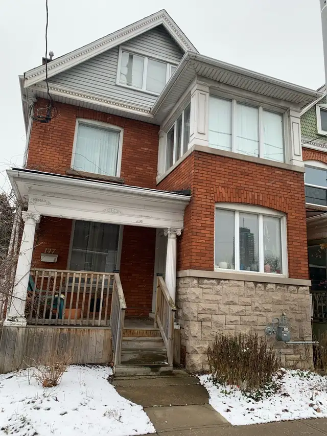 2 bedroom apartment-Central Hamilton escarpment 
