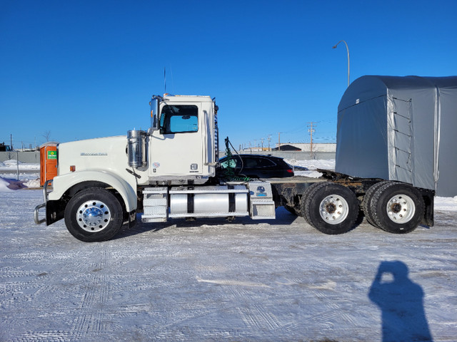 Western Star 4900 Day Cab in Heavy Trucks in Saskatoon - Image 2