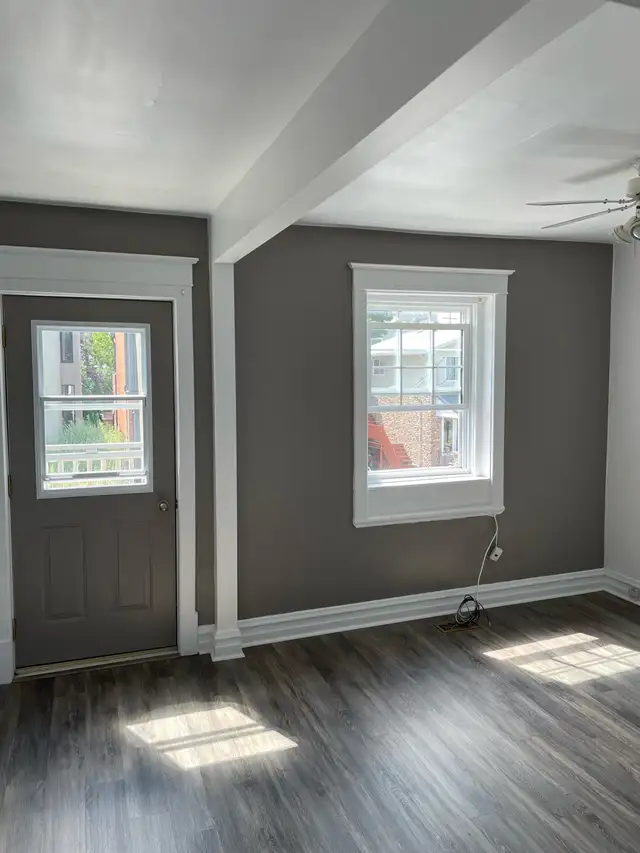 Bachelor apartment: New Edinburgh - separate kitchen