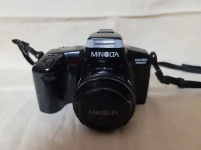 Minolta Maxxum 5000i 35mm Film Camera, View more