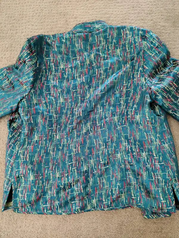 Women Chinese Green Top Blazer / Dress Suit Jacket - Size: Small in Women's - Tops & Outerwear in Calgary - Image 9