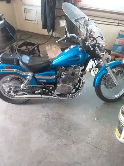 Moto Honda comme neuve très propre
