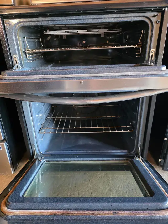  Frigidaire double oven electric range in Stoves, Ovens & Ranges in Ottawa - Image 3