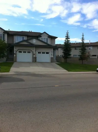 TOWNHOUSE, CONDO, APARTMENT FOR RENT ATTACHED GARAGE, 3 BEDROOM