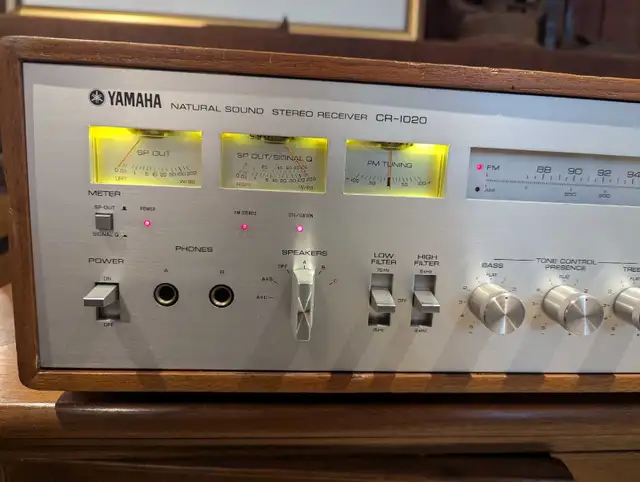 Yamaha CR-1020 AM/FM stereo receiver in Stereo Systems & Home Theatre in Ottawa - Image 4
