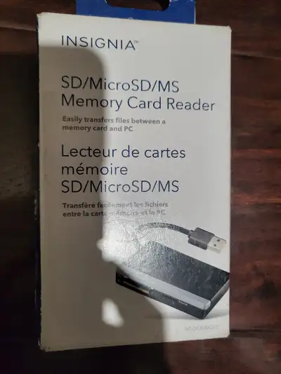 Insignia USB Multi Memory Card Reader. SD, miniSD, microSD, SDHC, miniSDHC, microSDHC, SDXC, microSD...