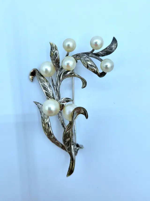 Sterling Silver and Akoya Pearl Brooch in Box - $150 OBO in Jewellery & Watches in City of Toronto - Image 5