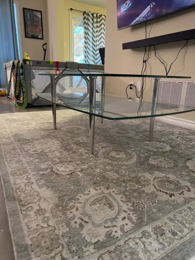 Full dinning set plus coffee table and concole table in Dining Tables & Sets in Markham / York Region - Image 5
