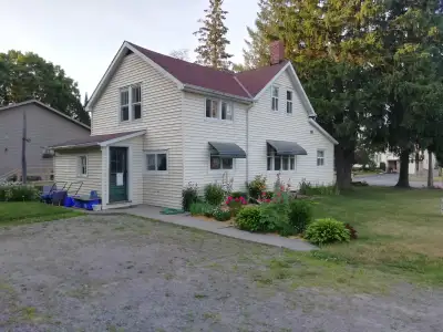 For sale 1 1/2 storey vinyl-sided house, 1600 sq. ft. 3 Bedrooms up 1 down. Eat in kitchen. 4 piece...
