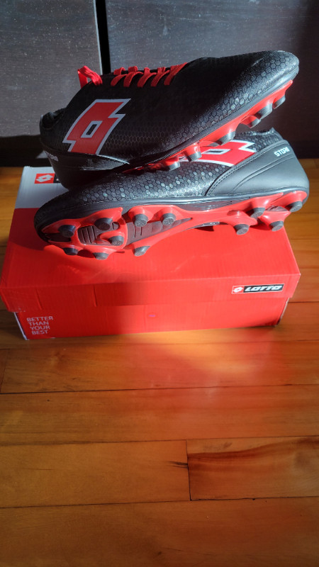 Lotto Storm Black and Red Men's Soccer Shoes dans Chaussures pour hommes  à Laval/Rive Nord