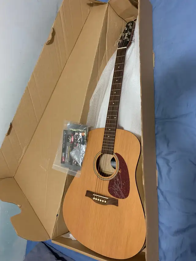 Seagull S6 Classic M-450T Electric Guitar, Almost like New $699 in Guitars in Markham / York Region - Image 2