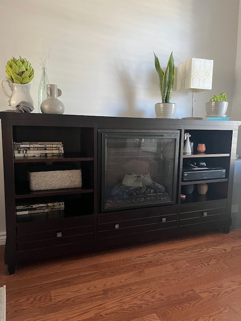 TV stand with electric fireplace in TV Tables & Entertainment Units in Markham / York Region - Image 2
