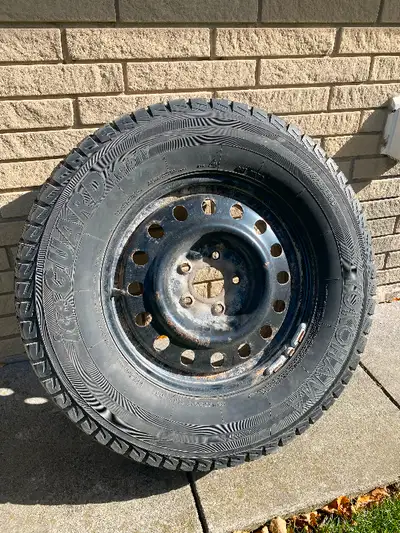Used Yokohama iceGuard winter tires on rims. Have 2-3 seasons left of good use. Studless. 265/70 R 1...