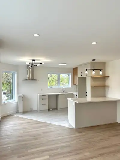 Lumineux 5 ½ - Formule tout inclus avec stationnement intérieur