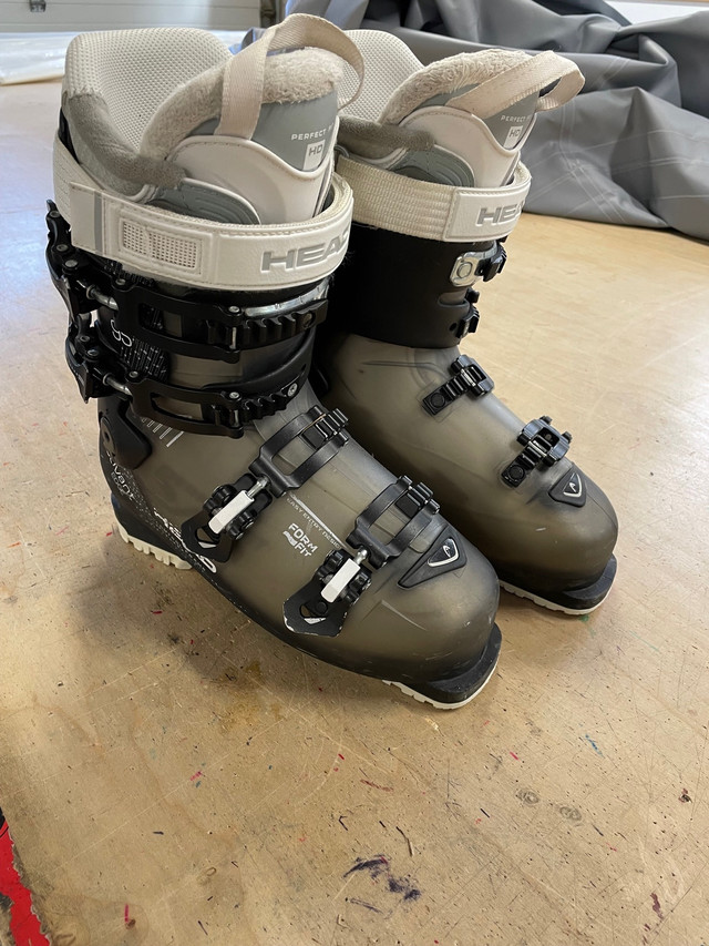 Women’s Head ski boots in Ski in Bedford