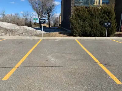 Stationnements (Intérieur ou Extérieur) disponibles situés à 3 minutes de l’aéroport YUL. Parkings (...