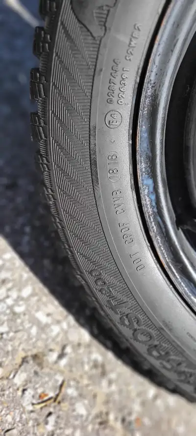 Set of (4) winter tires (4 years old) with rims (1 year old) Nord Frost tires (division of Continent...