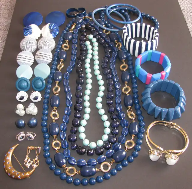 Vntg Costume Jewelry Avon Joan Rivers Sarah Coventry 47PC Mixed in Arts & Collectibles in Saint John - Image 9